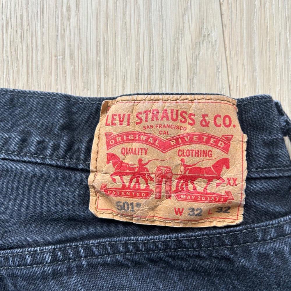 Levi's 501 Original Fit Jeans Mens 32x32 Black Straight Leg Button Fly Denim - Picture 4 of 11